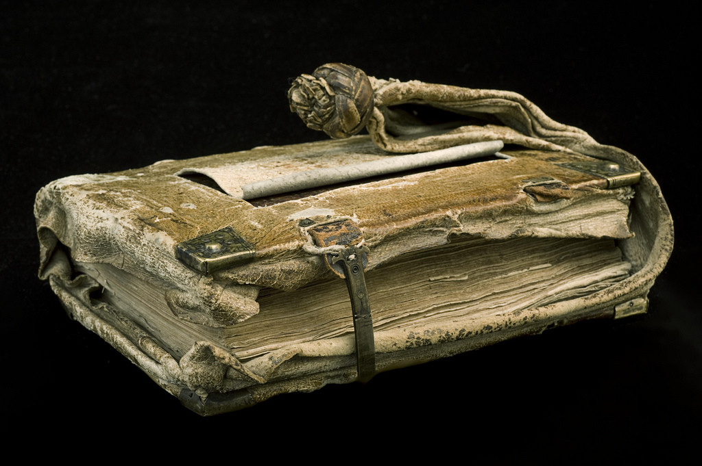 Box It, Bag It, Wrap It: Medieval Books on the Go