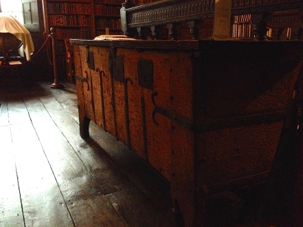 Oxford, Merton College, book chest (14th century)